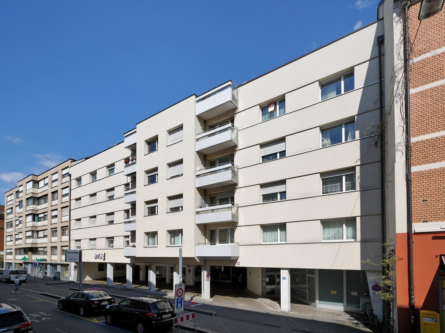 165m² shop, photo 1 of 6