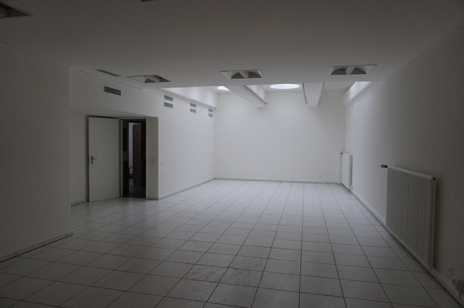 165m² shop, photo 2 of 6