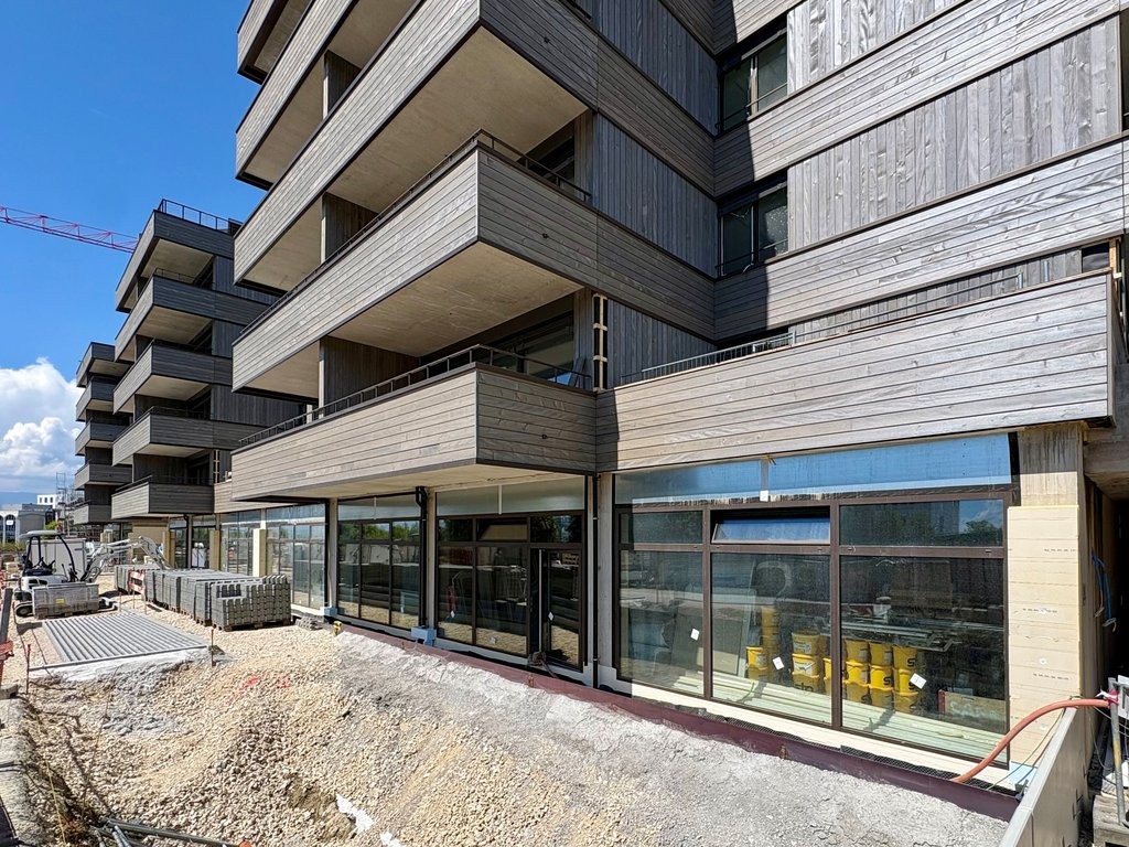 140m² shop