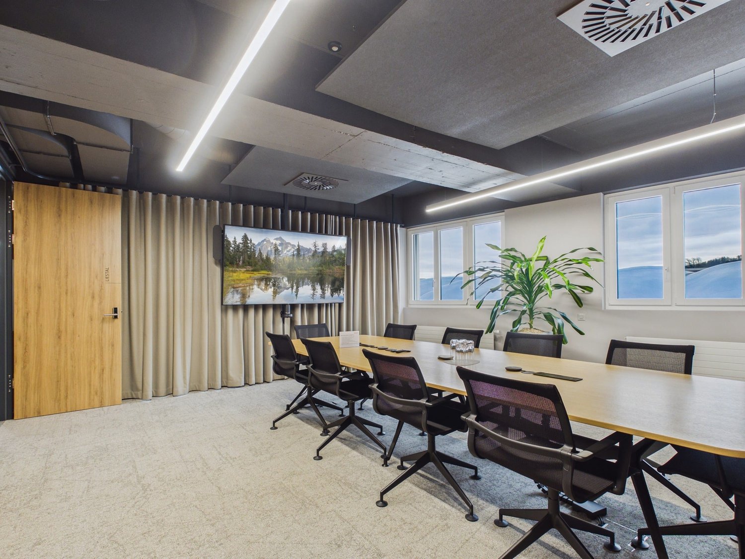 435m² office, photo 2 of 10