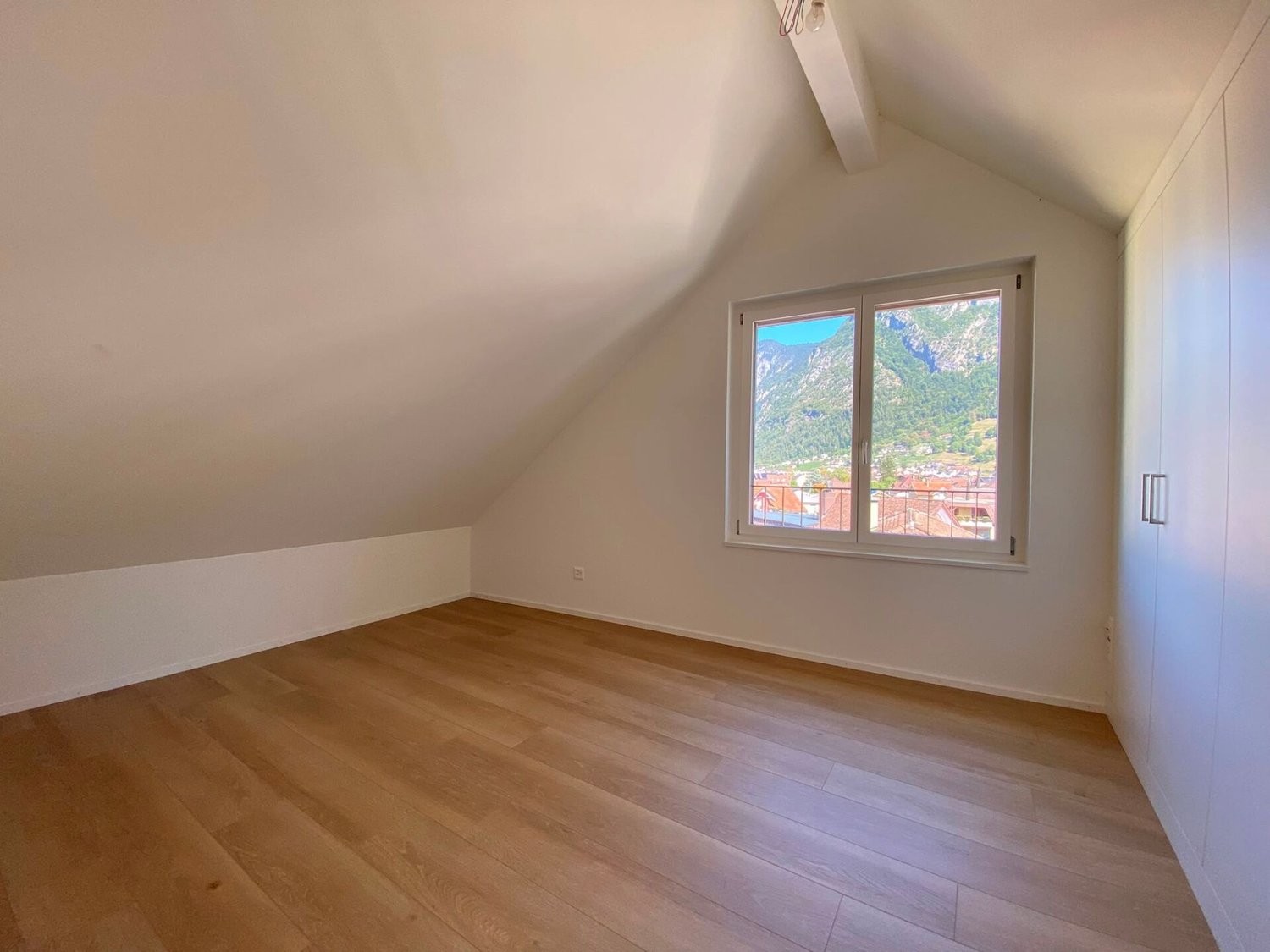 5 rooms apartment