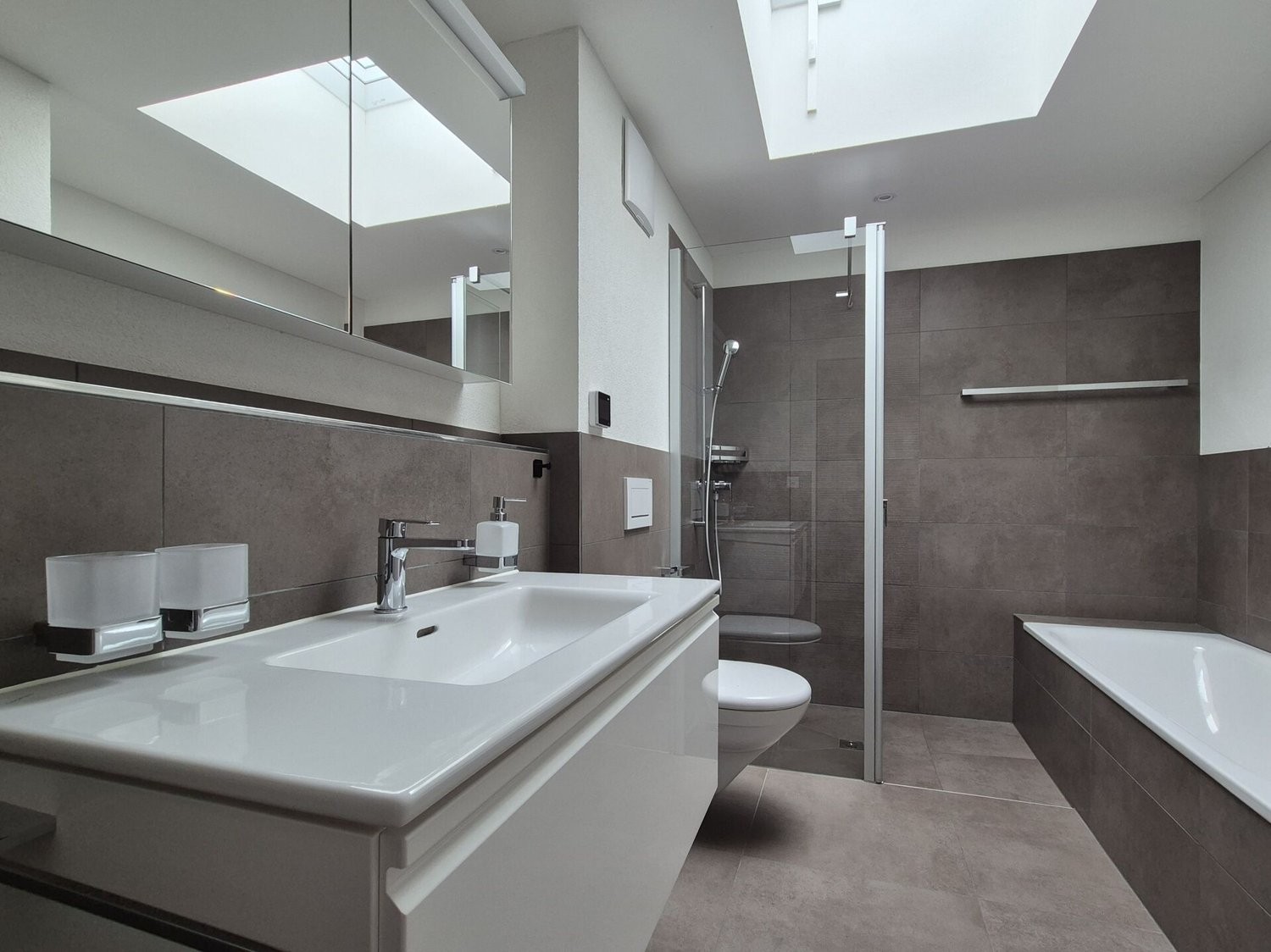 5 rooms apartment
