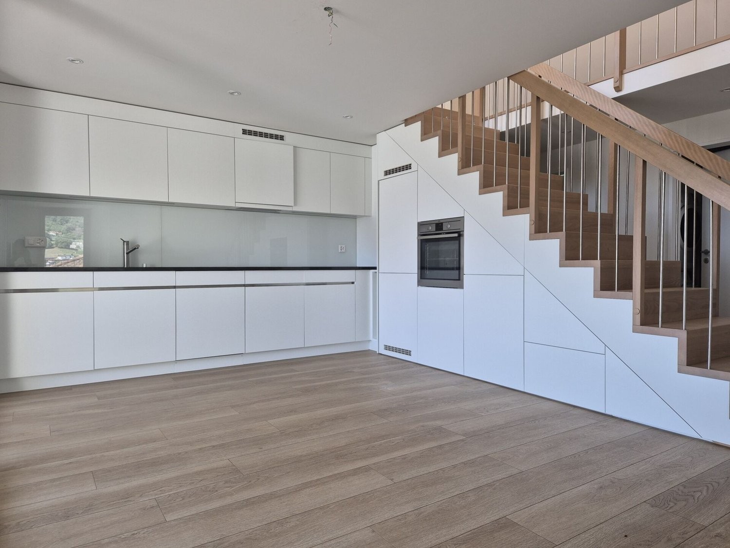 5 rooms apartment