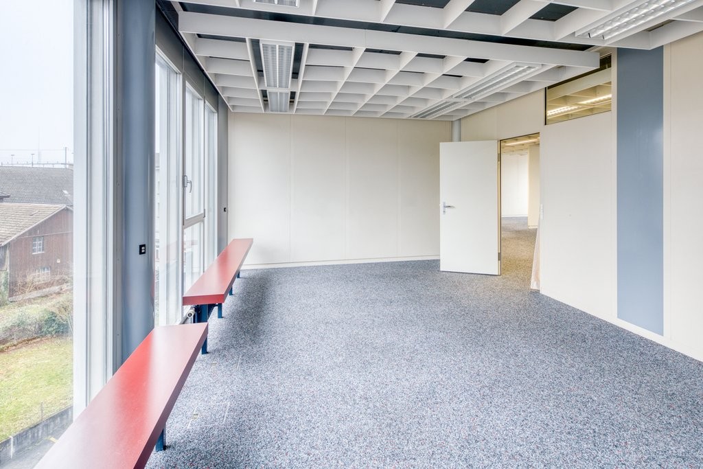 80m² commercial, photo 2 of 8
