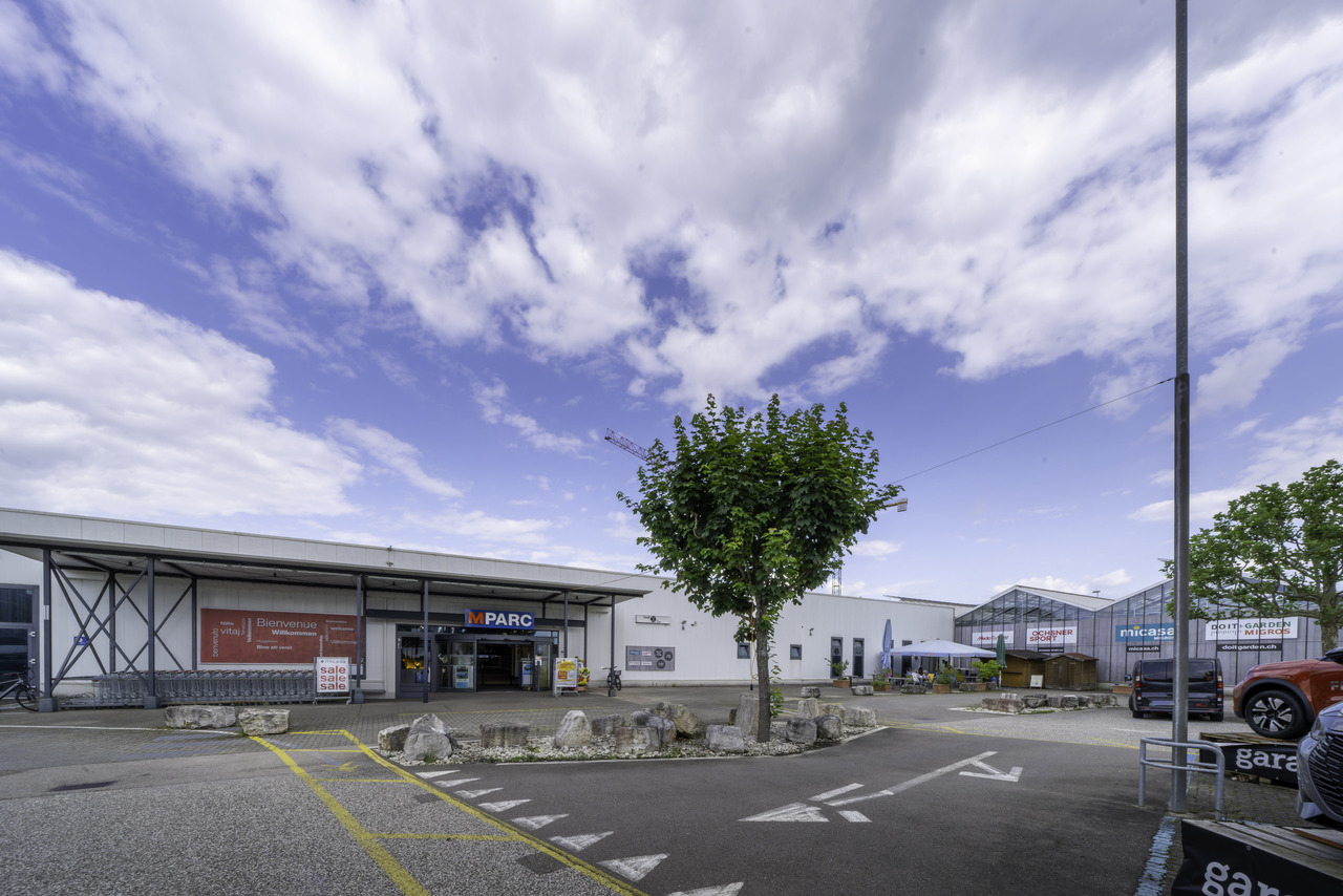 2500m² shop, photo 1 of 10