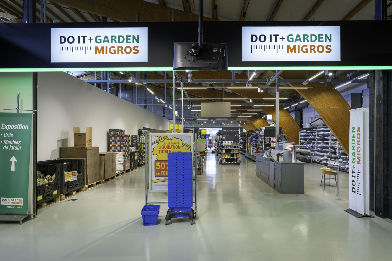 2500m² shop, photo 6 of 10