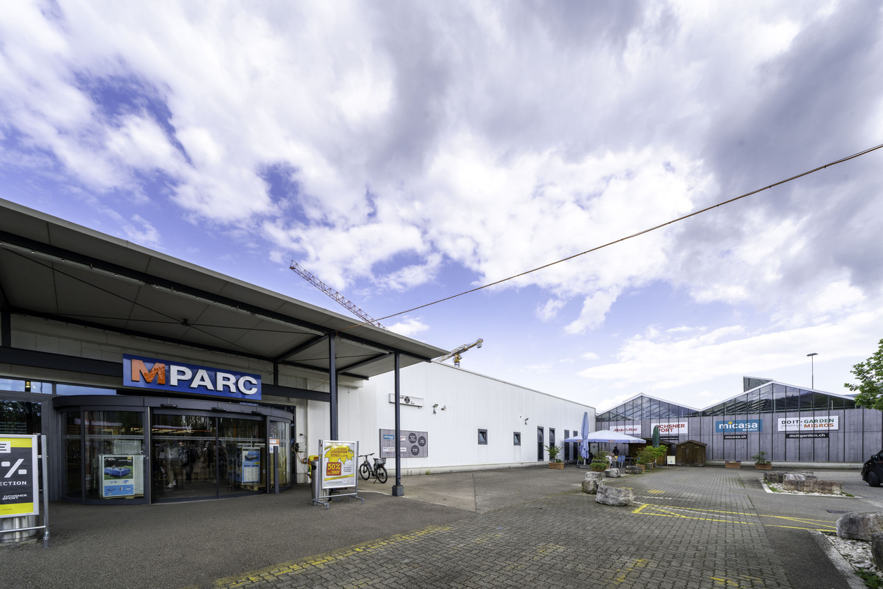 2500m² shop, photo 2 of 10