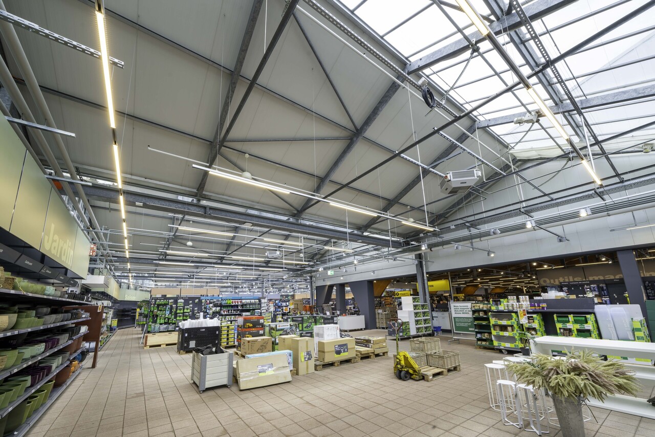 2500m² shop, photo 10 of 10