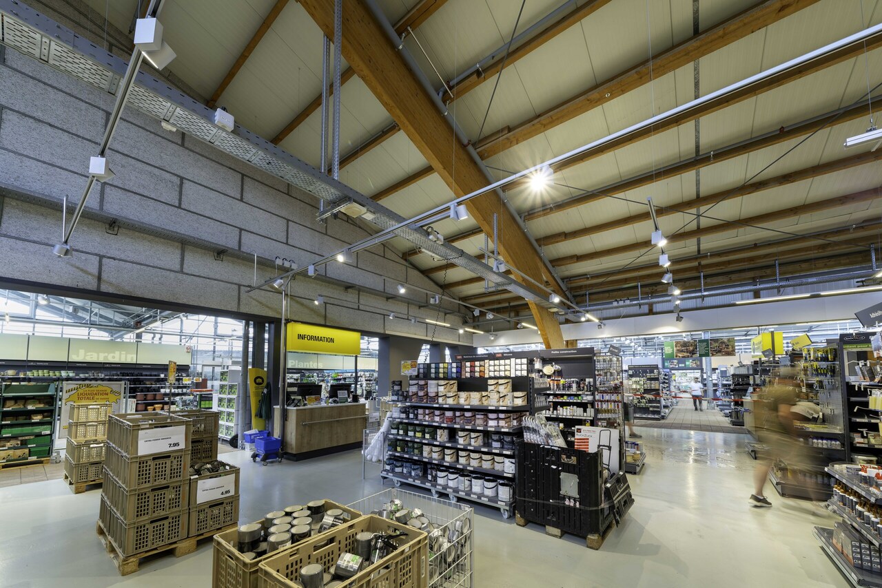 2500m² shop, photo 9 of 10