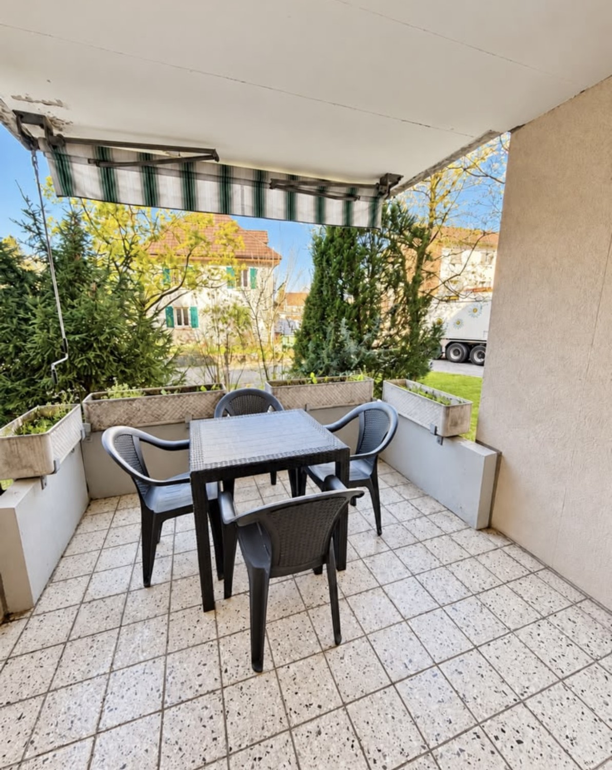 190m² commercial