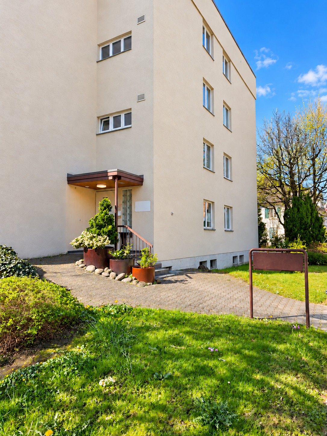 190m² commercial
