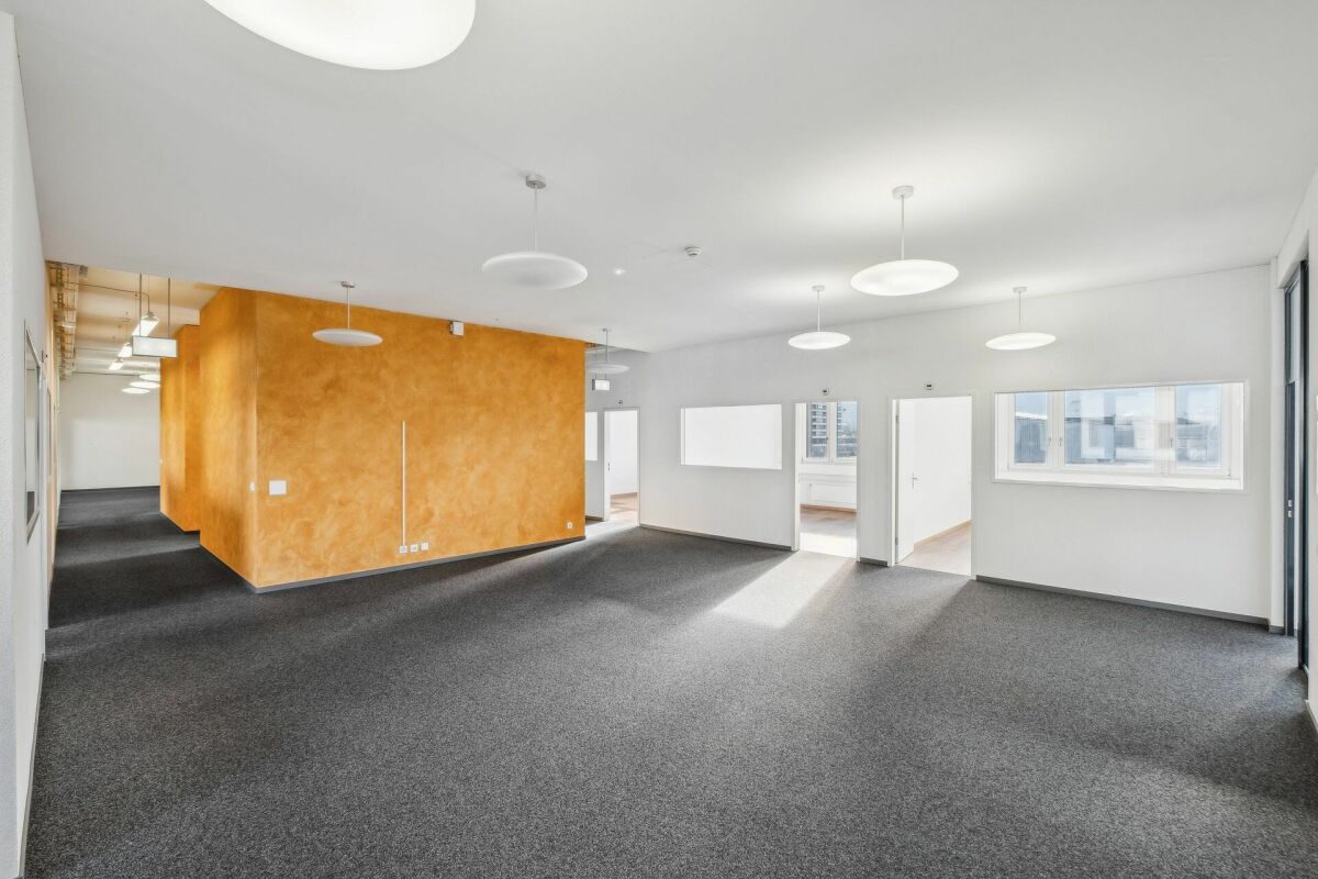 622m² commercial, photo 1 of 10
