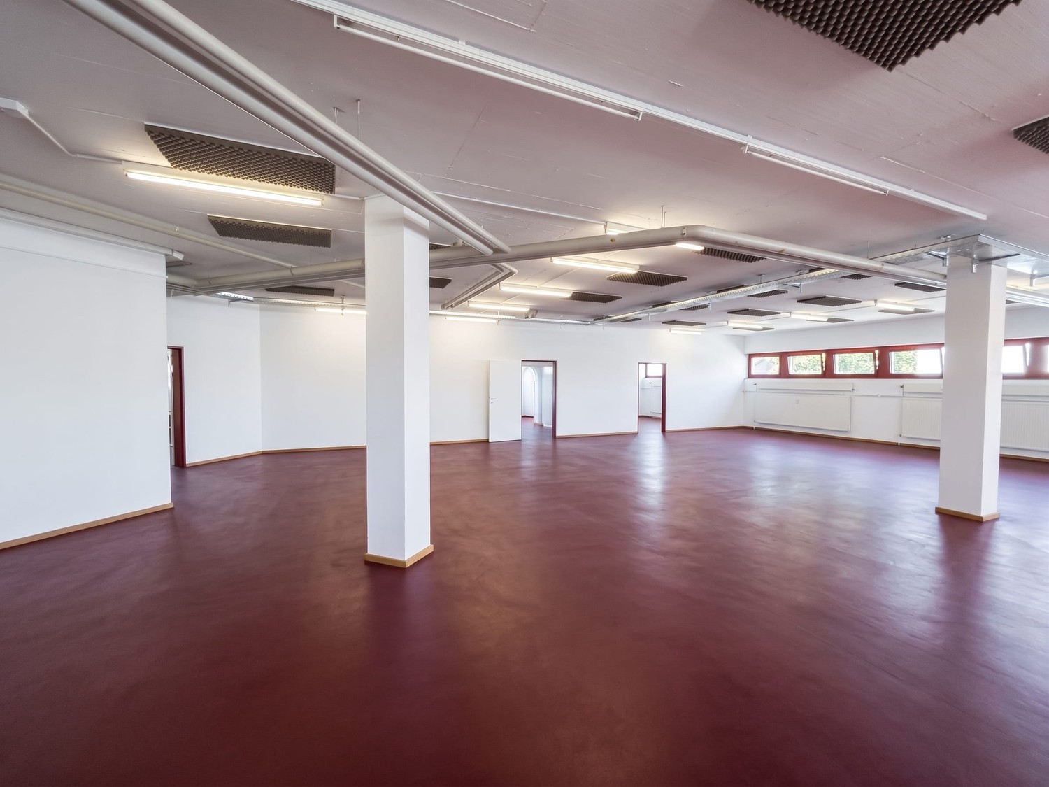 374m² commercial, photo 2 of 7