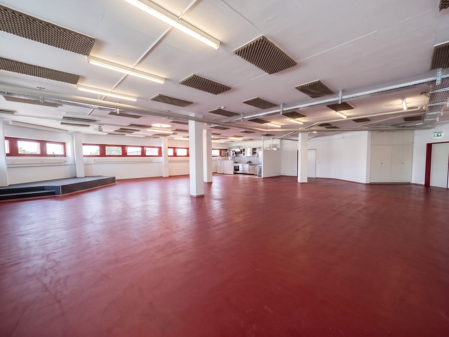 374m² commercial, photo 3 of 7