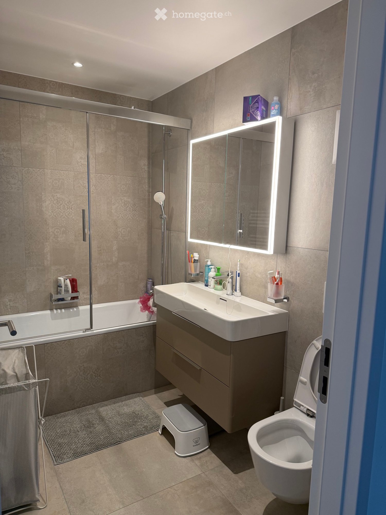 5 rooms apartment