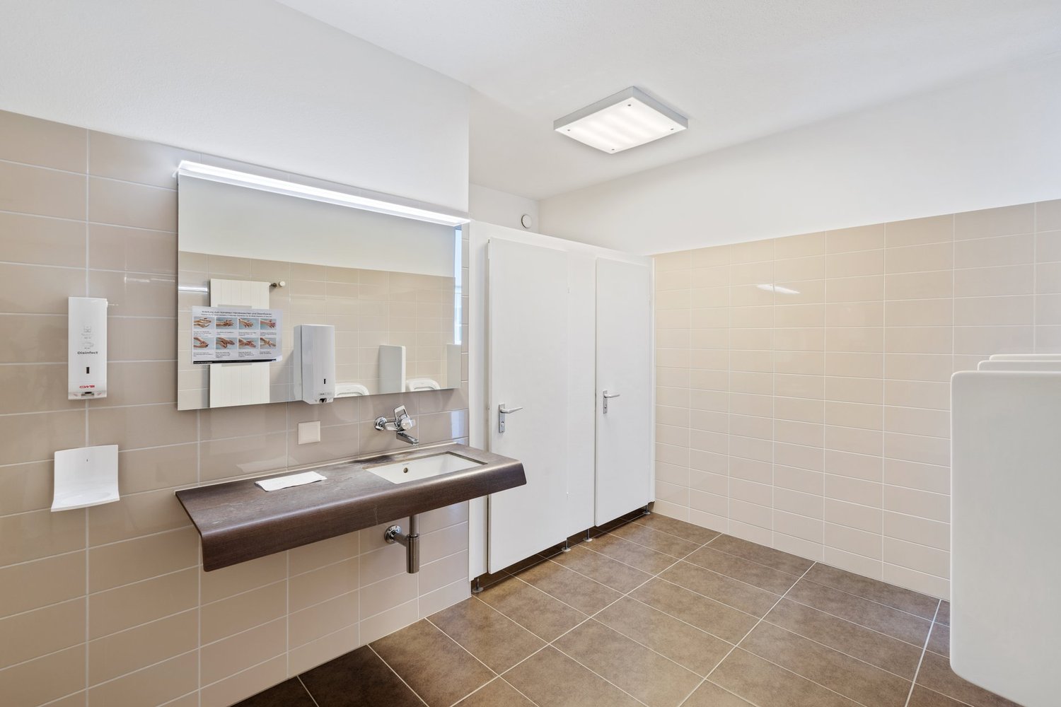 350m² office