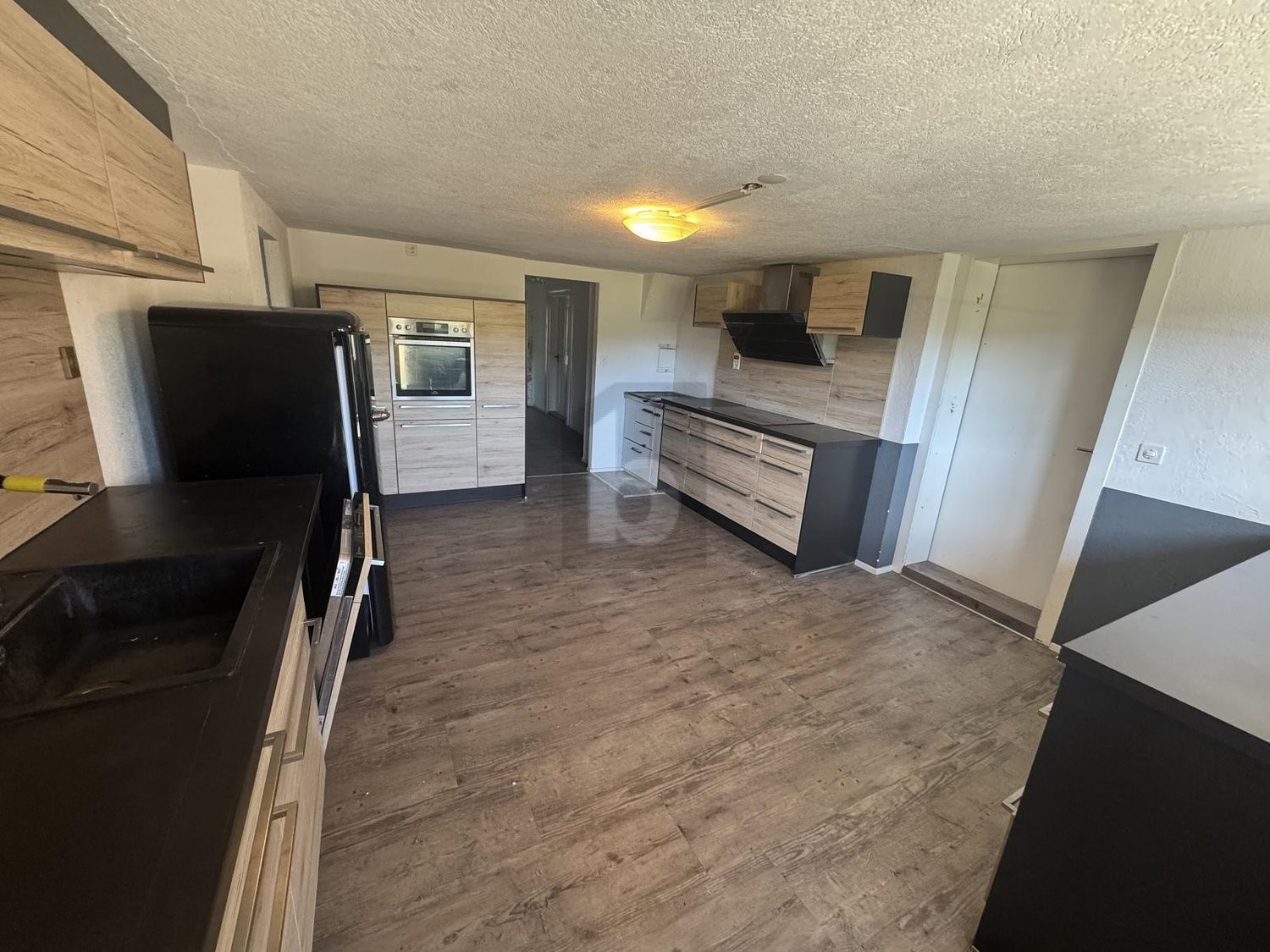 8 rooms farm house, photo 1 of 4