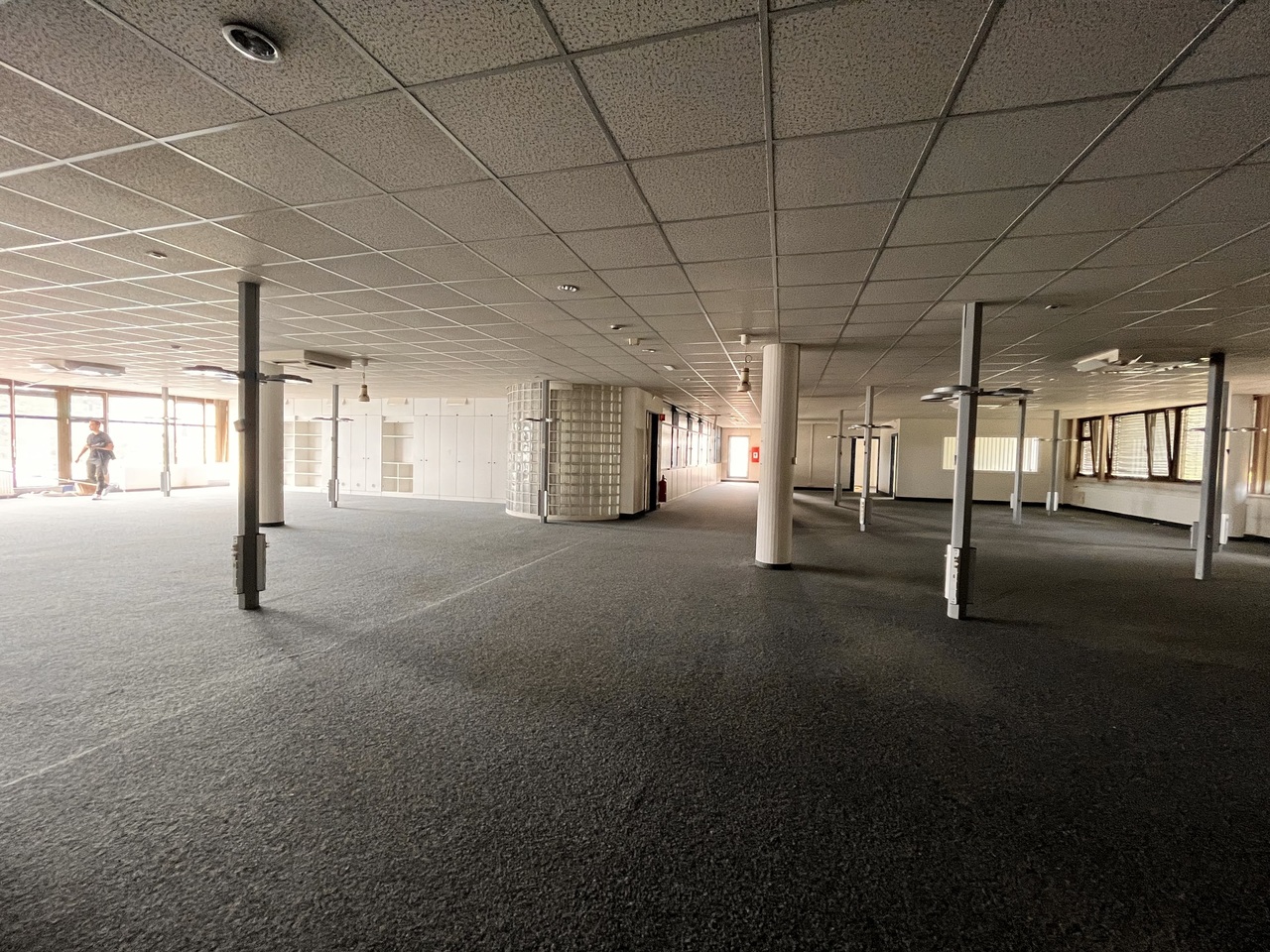 605m² office, photo 2 of 4
