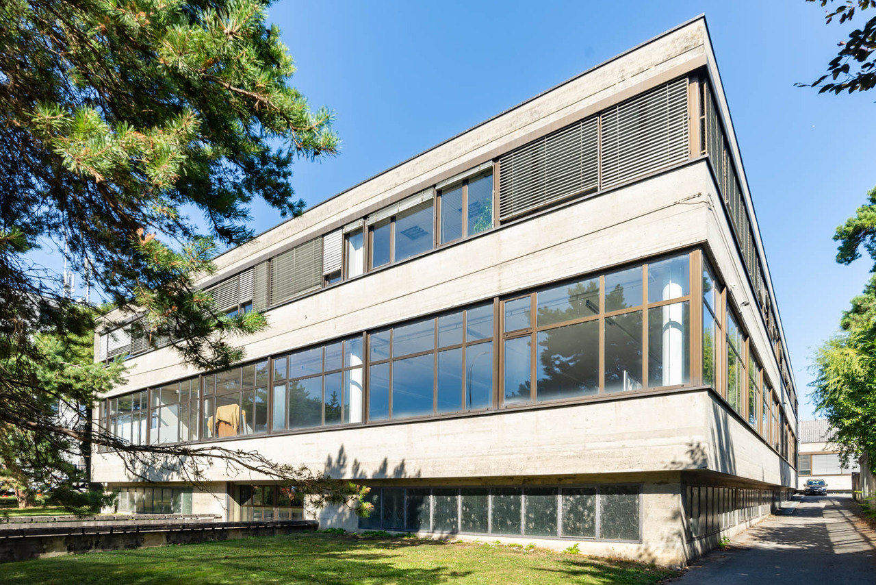 605m² office, photo 1 of 4