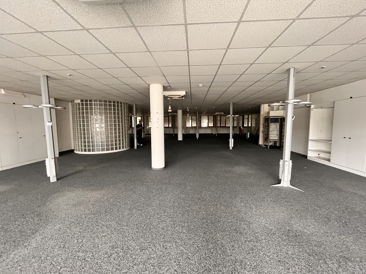605m² office, photo 3 of 4