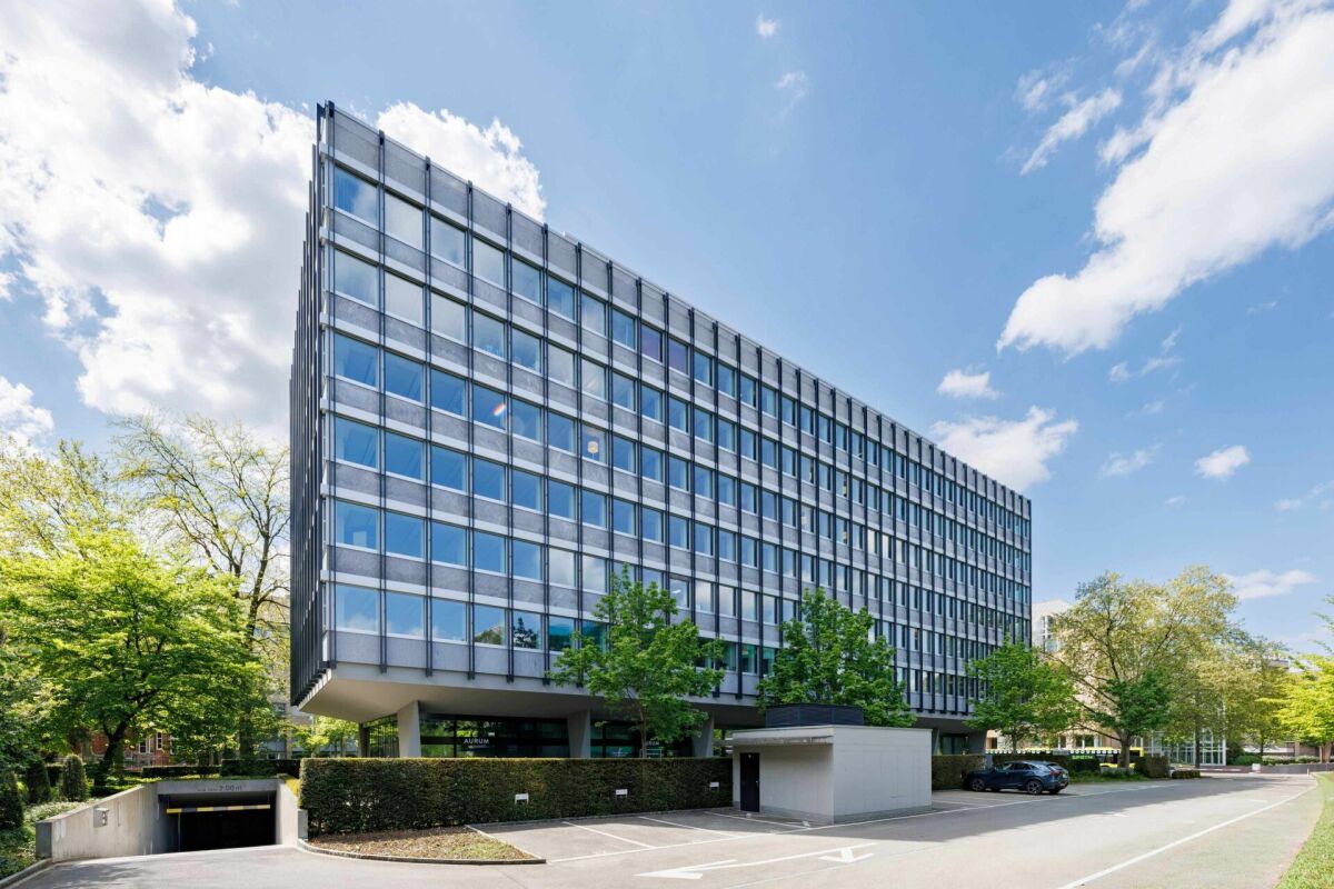 954m² office, photo 1 of 10