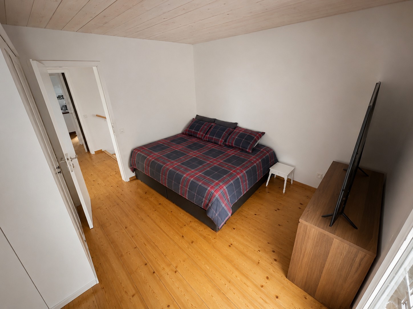 8 rooms single house, photo 4 of 10
