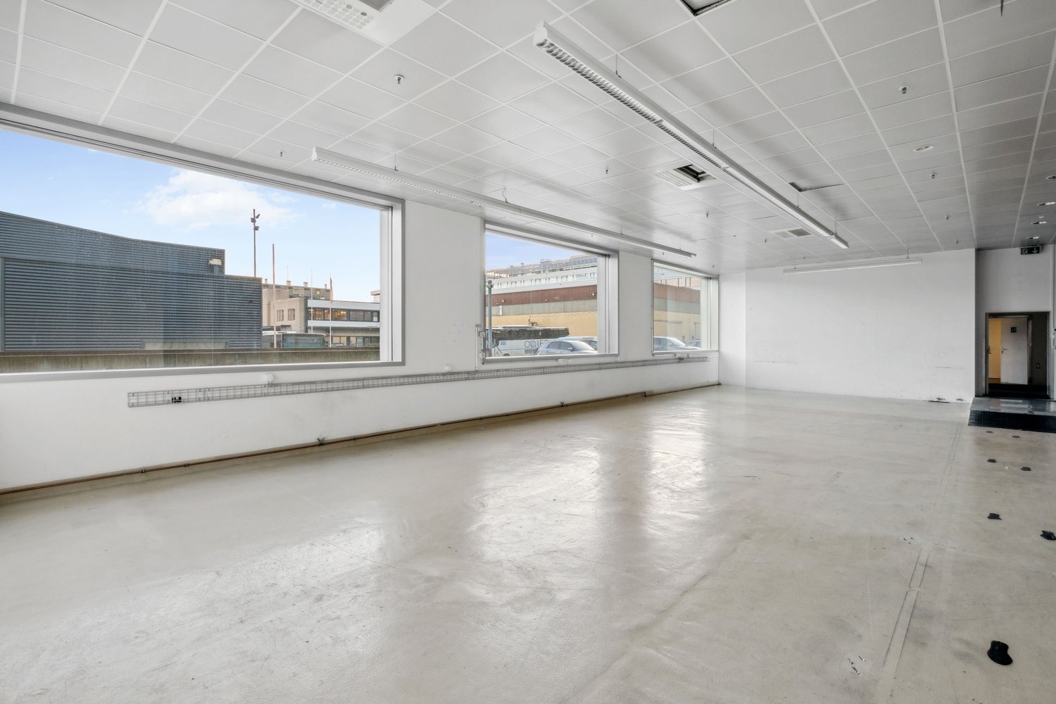 386m² industrial object, photo 5 of 10