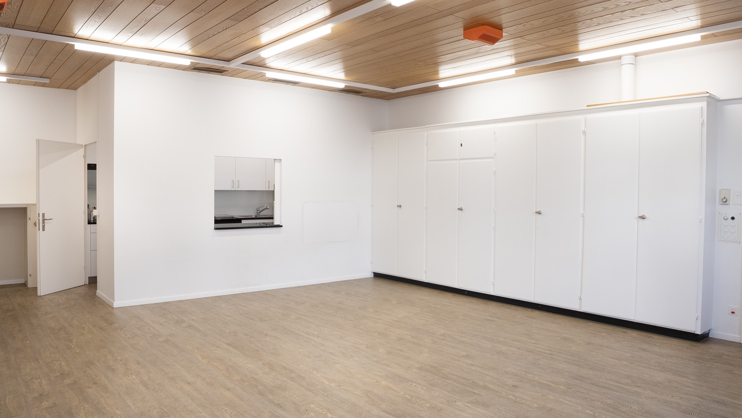 230m² office