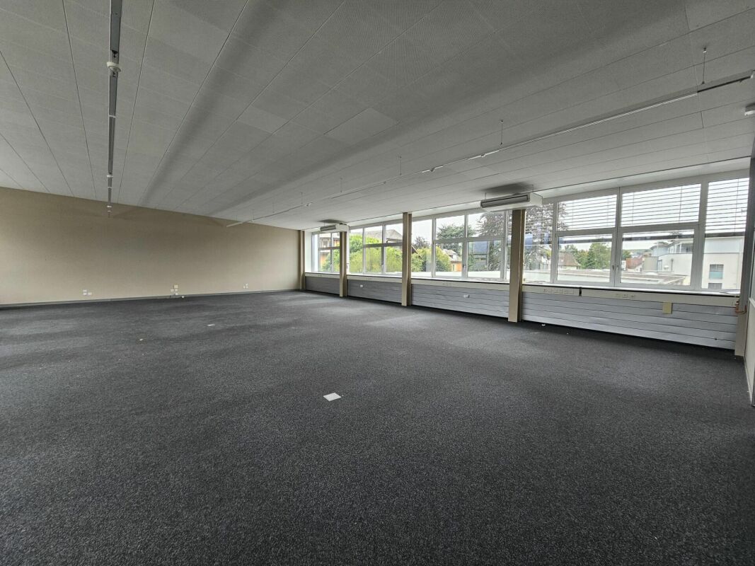 330m² office