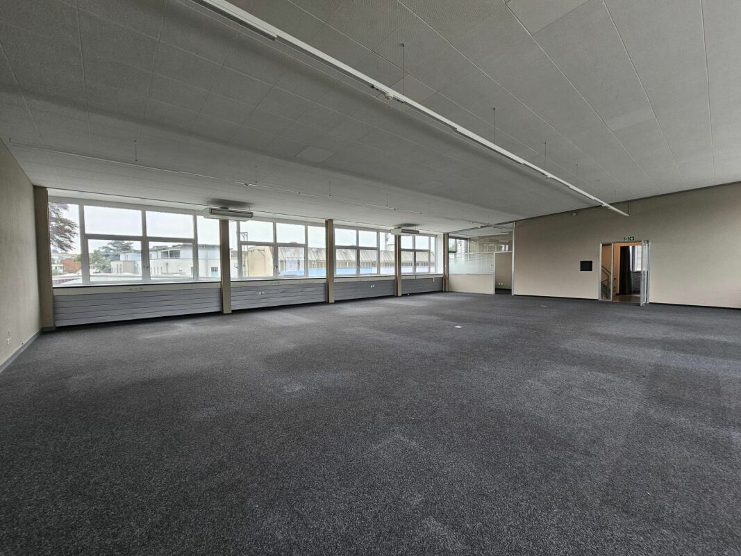 330m² office
