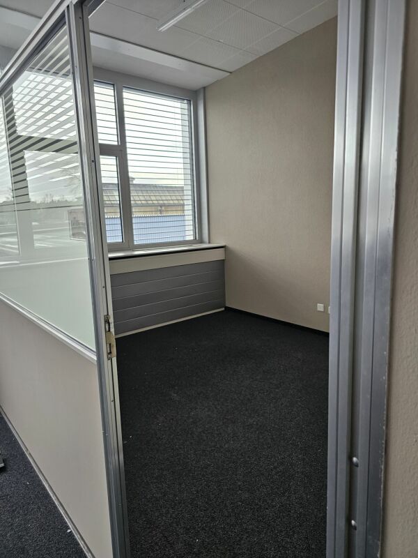 330m² office