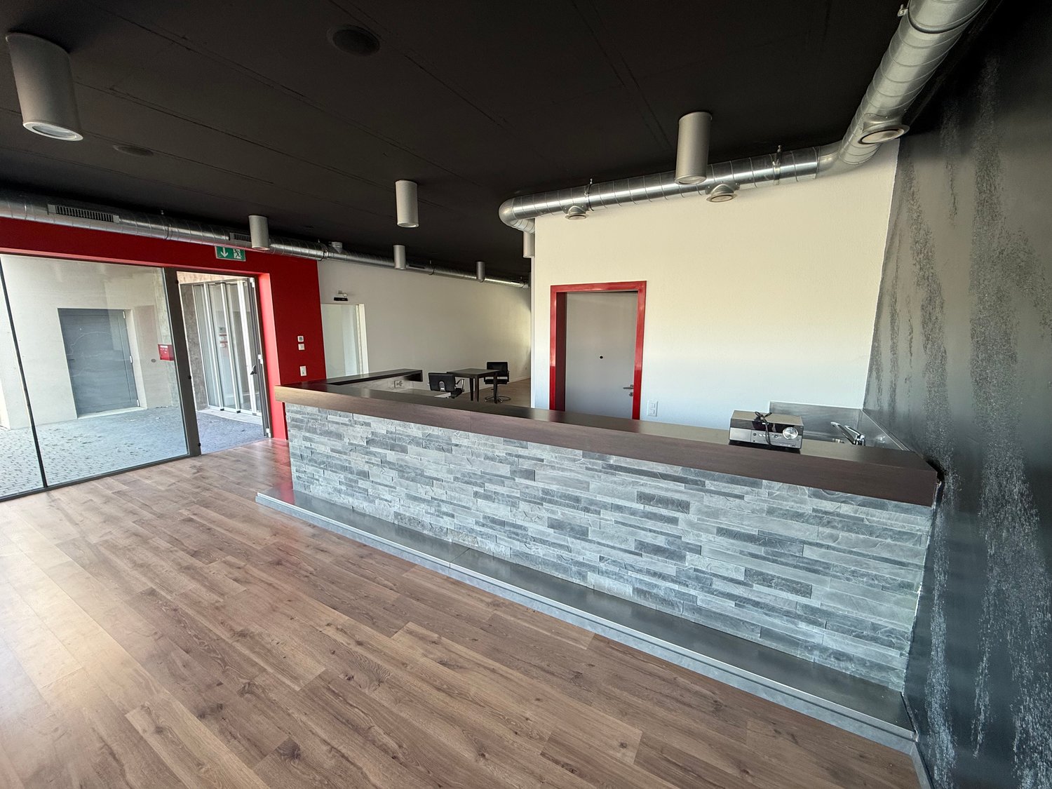 1940m² shop, photo 10 of 10