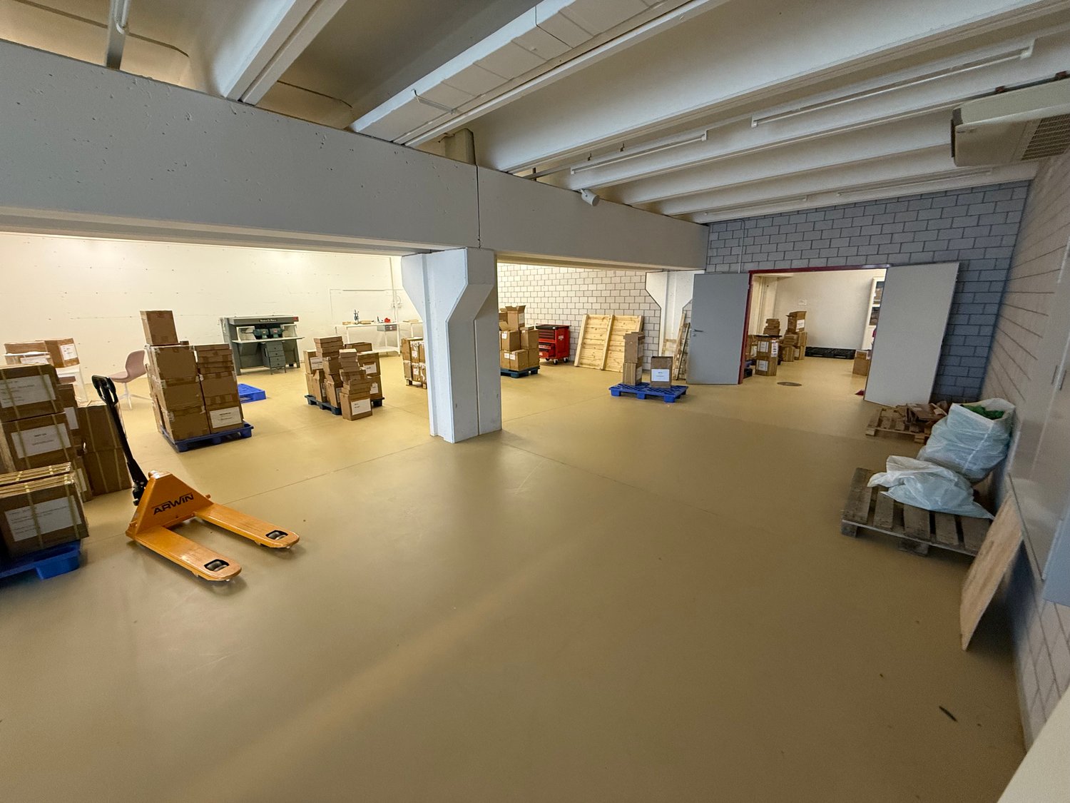 1940m² shop, photo 7 of 10
