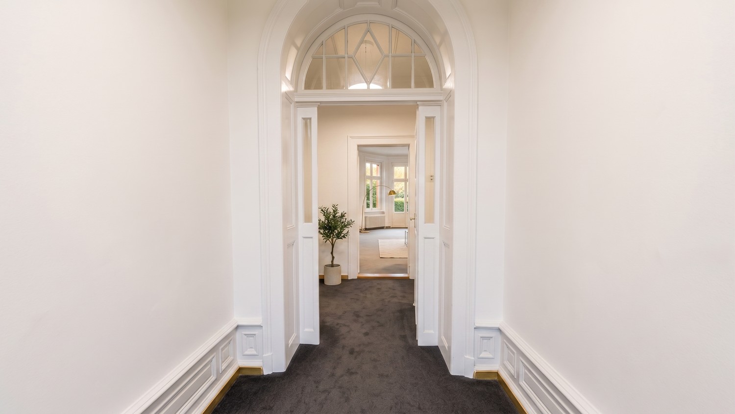 400m² office, photo 3 of 4