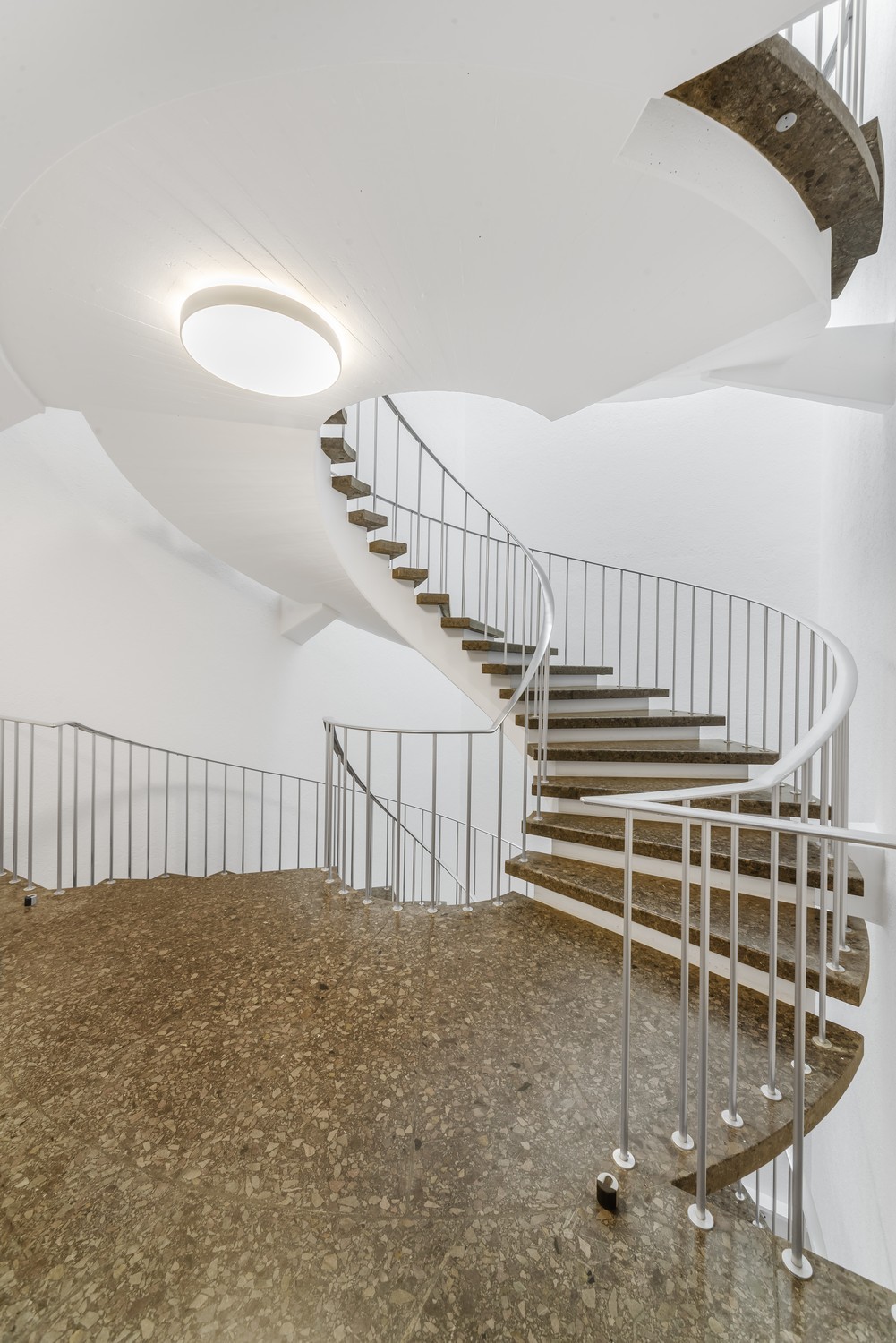 798m² office, photo 7 of 9