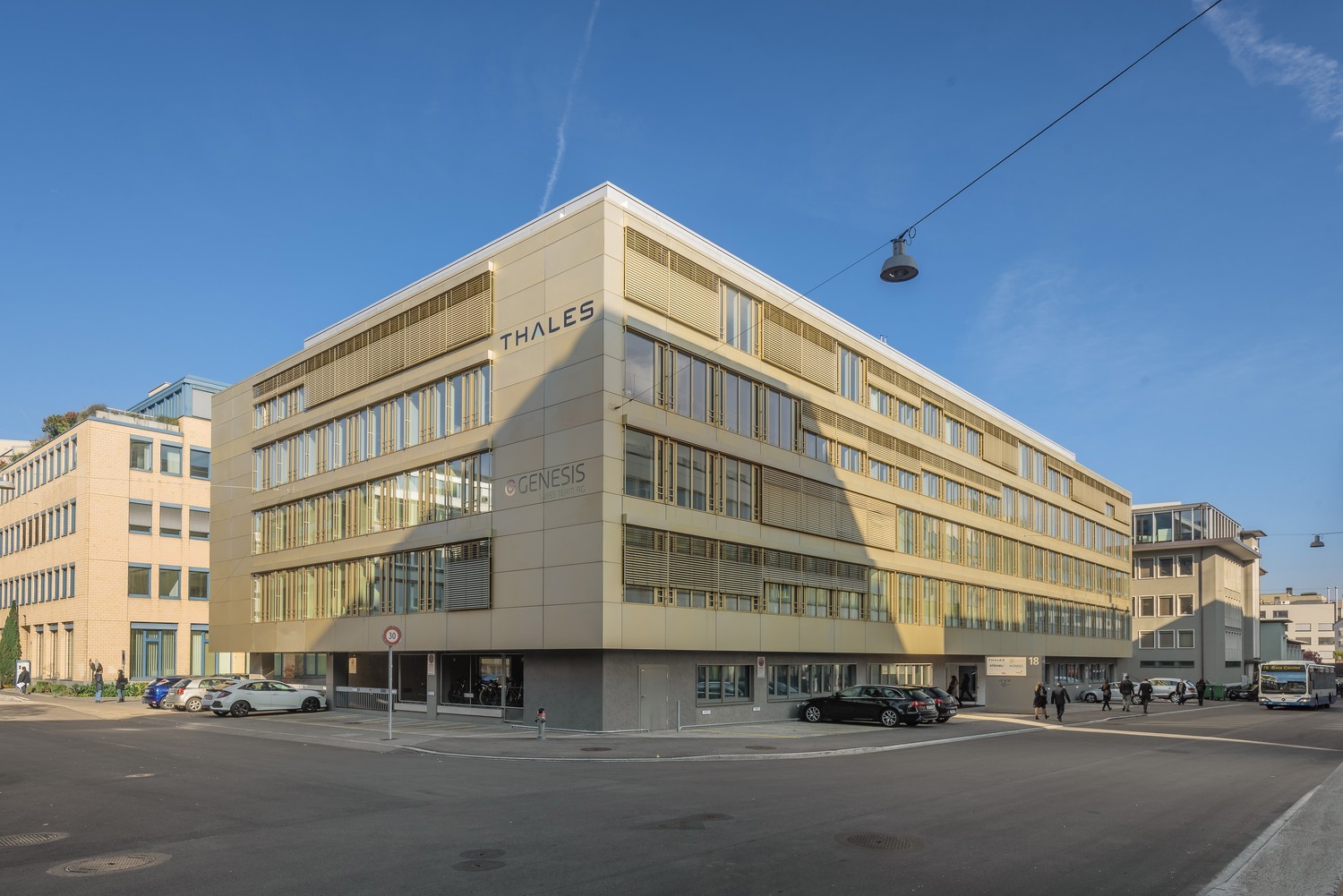 798m² office, photo 1 of 9