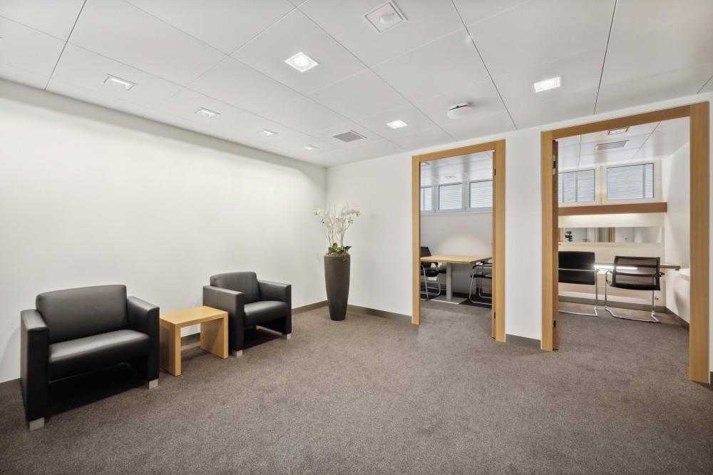 430m² office