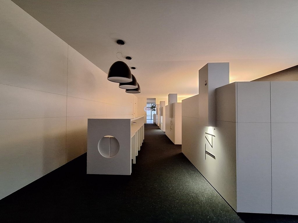 505m² office, photo 1 of 8