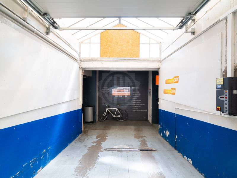 270m² arcade