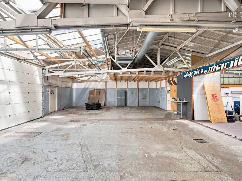 270m² arcade