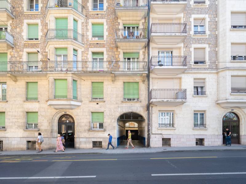 270m² arcade