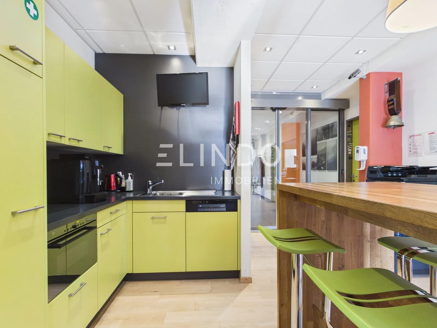 400m² office