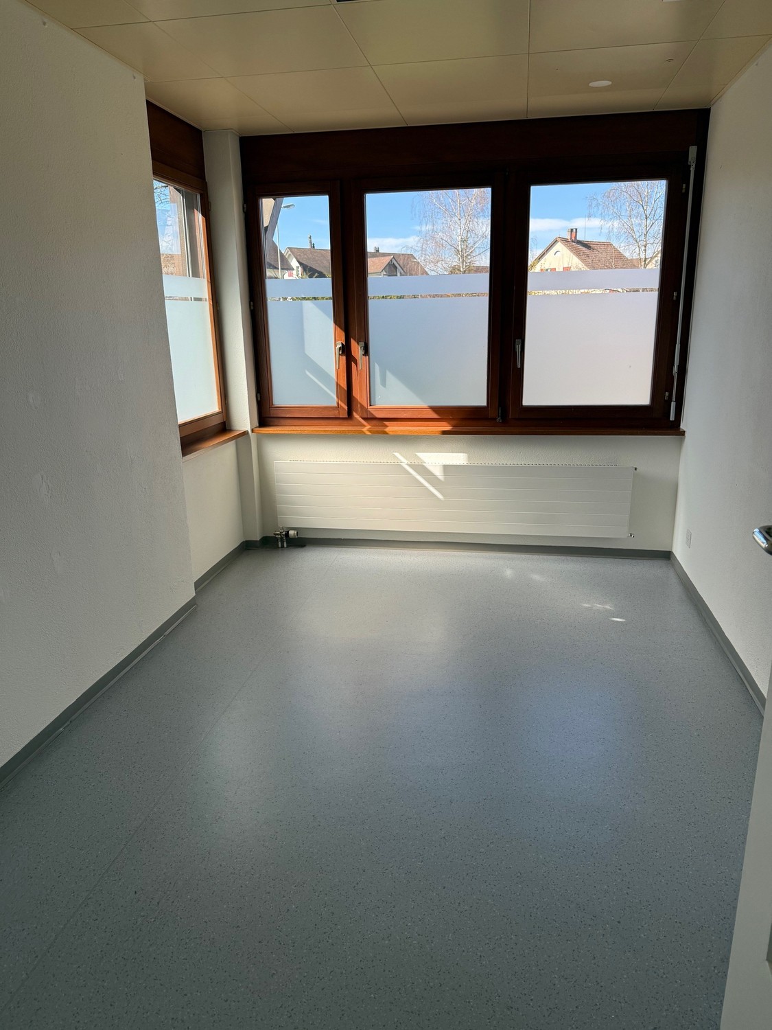 80m² office