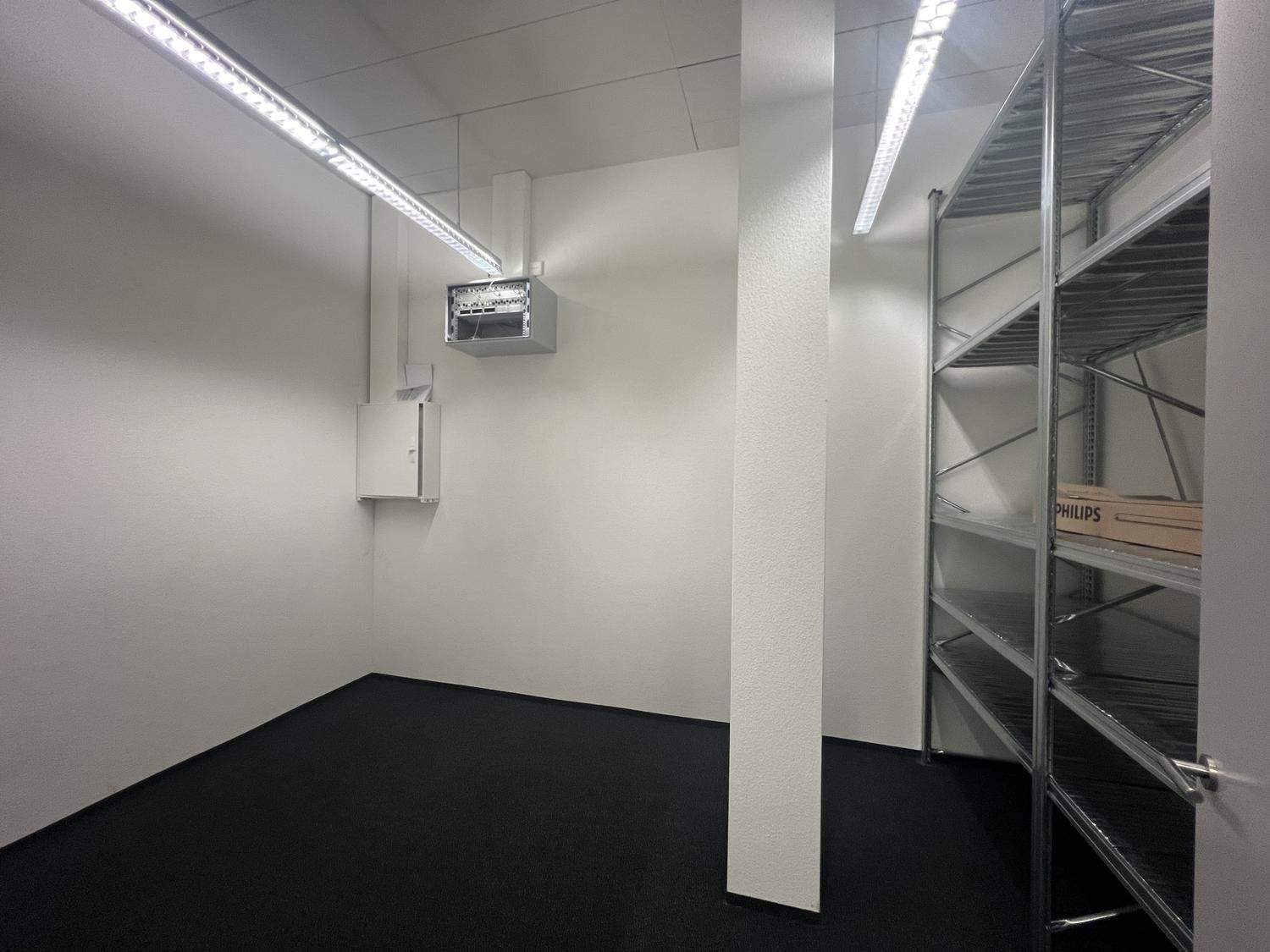 198m² office