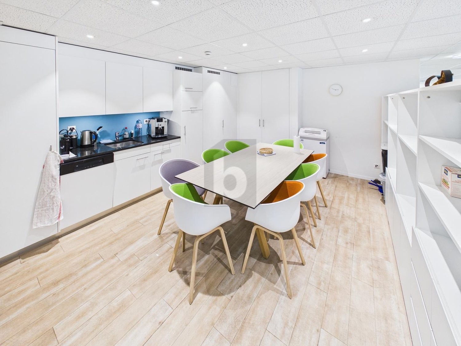 245m² office, photo 3 of 4