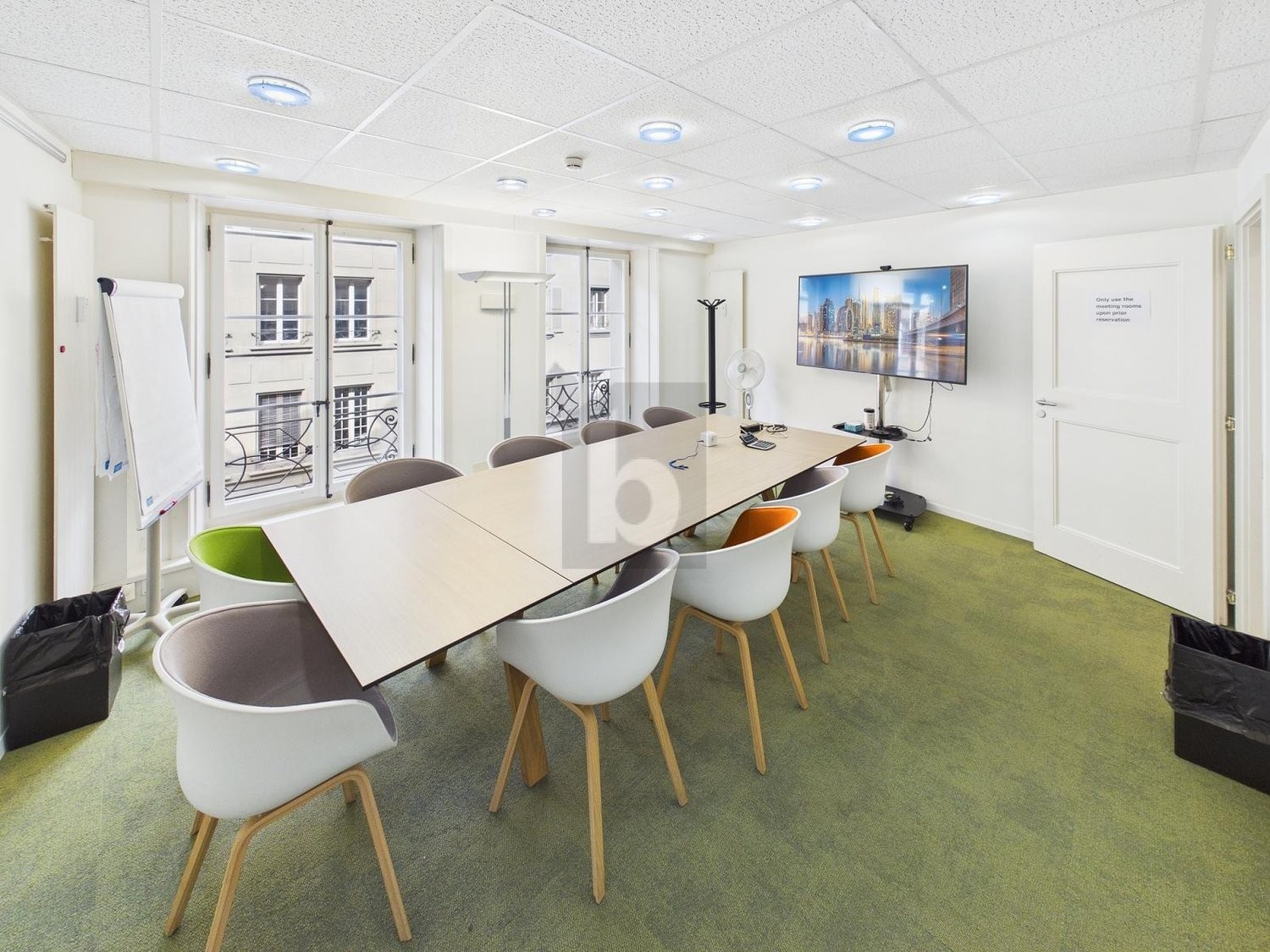 245m² office, photo 1 of 4