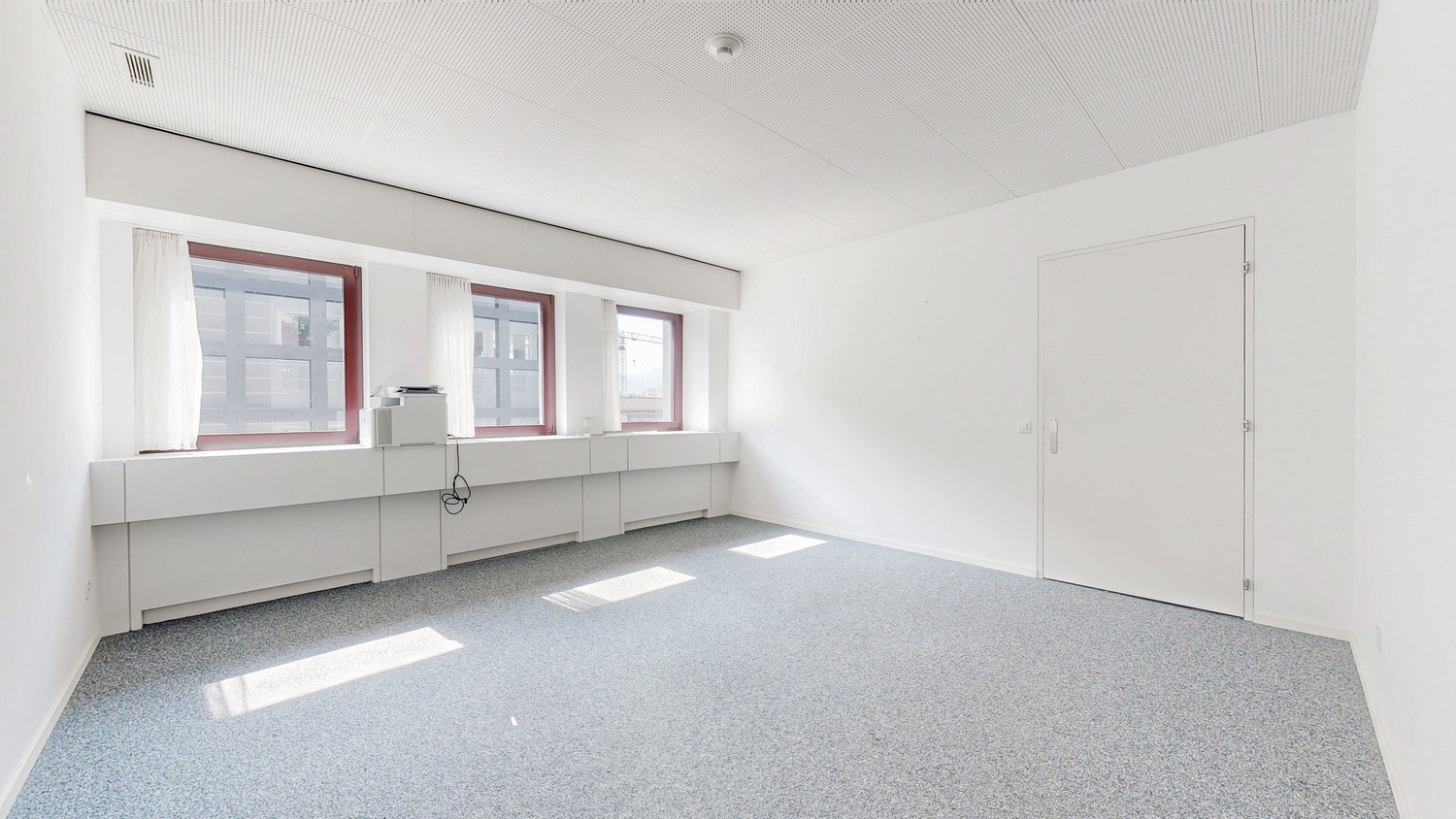 250m² office