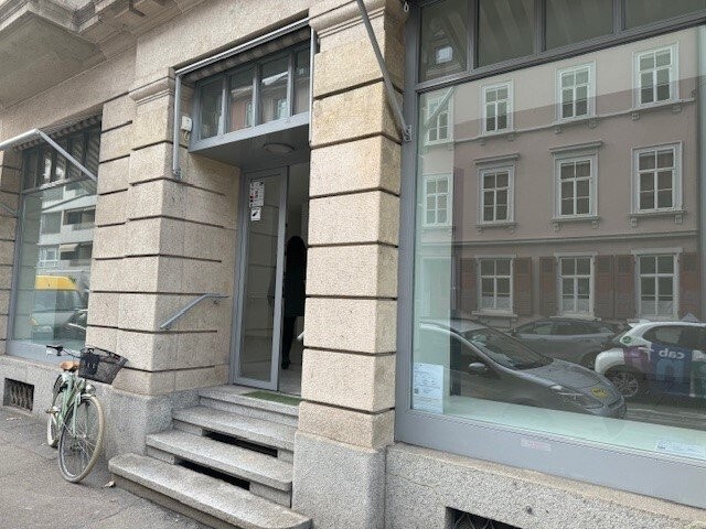 68m² shop, photo 3 of 4