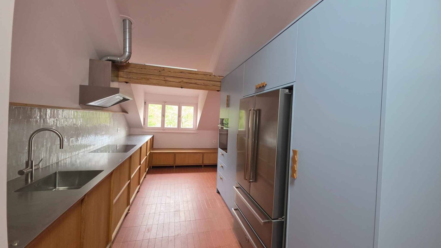 6 rooms attic flat
