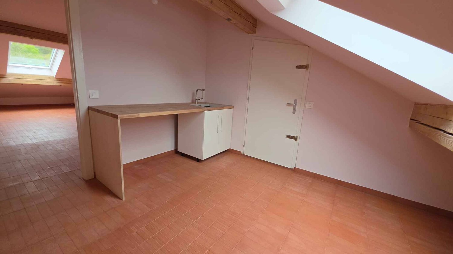 6 rooms attic flat
